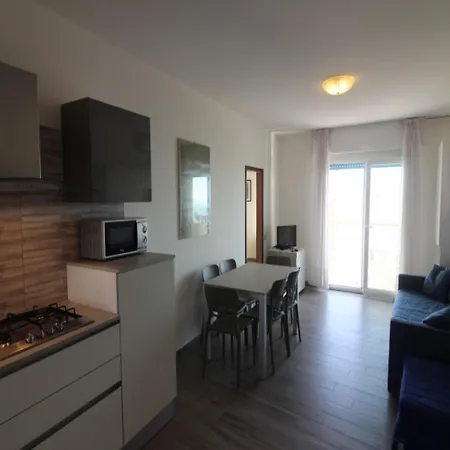 Modern By The Pool Apartman *