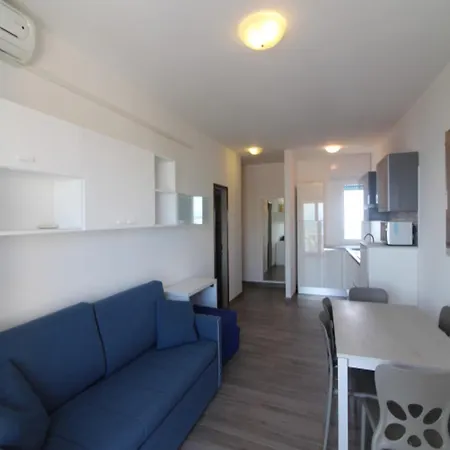 Modern By The Pool * Λινιάνο Σαμπιαντόρο